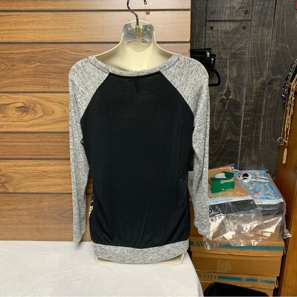 Kut from the Kloth size Small petite Floral Raglan Sleeve Top - Picture 5 of 6